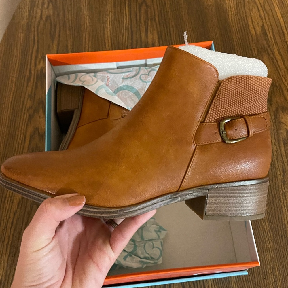 Women’s Baretraps Booties